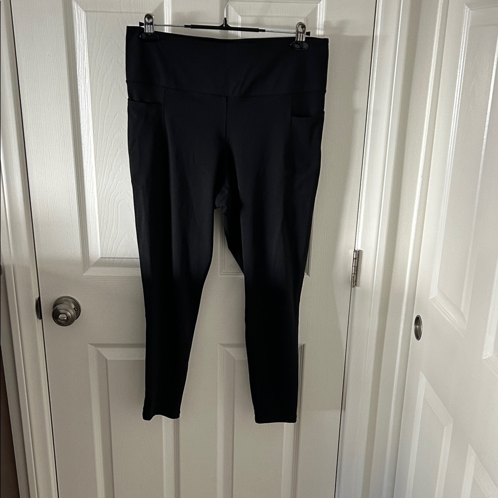 Danskin Women's Black Capri Pull On Stretch Pants With Pockets, Size XL